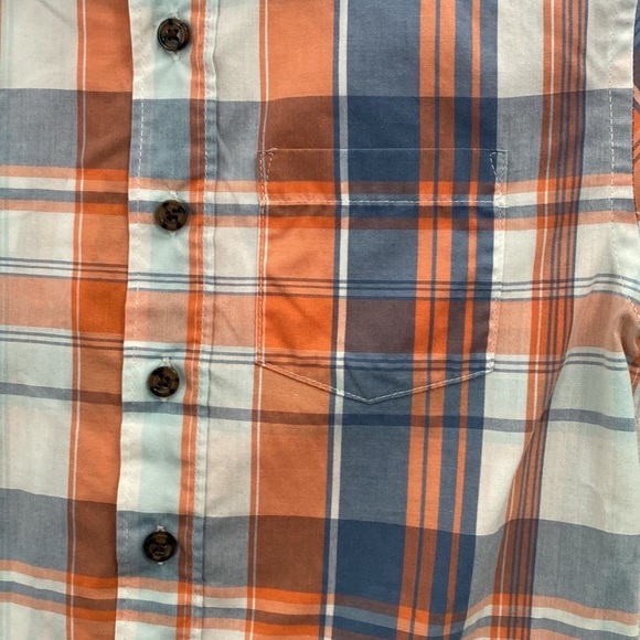 Basics Edition button down shirt. - Picture 3 of 5